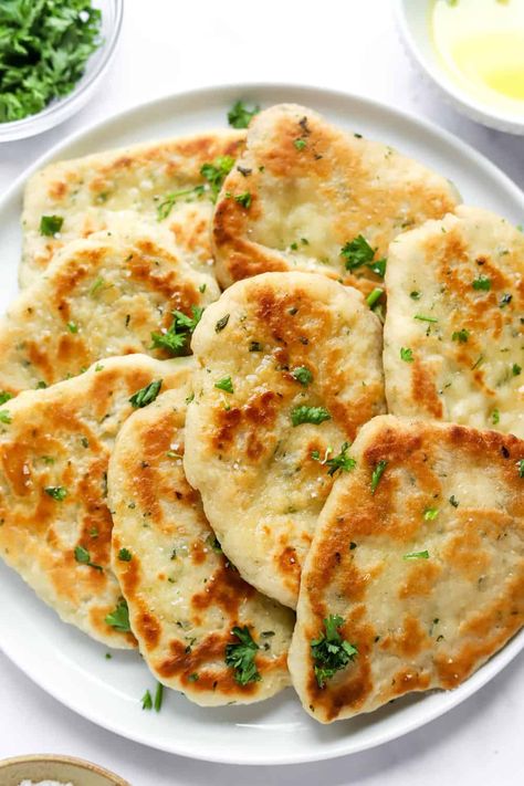 Naan Bread Recipe No Yeast, Gluten Free Naan Bread Recipe, Gluten Free Naan Bread, Gluten Free Pita Bread, Gluten Free Naan, Naan Bread Recipe, Gluten Free Pita, Glutenfri Baking, Recipes With Naan Bread