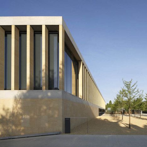 Sainsbury Laboratory by Stanton Williams Stanton Williams, Laboratory Design, Science Park, British Architecture, Glass Curtain Wall, Barn Renovation, Stone Architecture, Stirling, Structural Engineering