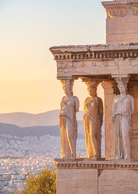 Athens itinerary for first timers Ancient Athens Aesthetic, Athens Photo Ideas, Grecia Aesthetic, Greek Scenery, Athena Greece, Athens Greece Aesthetic, Greek Core, Athens Architecture, Athens Photography