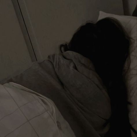 Someone Sleeping Aesthetic, Sleeping At Night Aesthetic, Sleep Aethstetic, Sleeping Dark Aesthetic, Bed Sleeping Aesthetic, Exhausting Aesthetic, Aesthetic Sleeping Pictures, Person Sleeping Aesthetic, Sleeping All Day Aesthetic