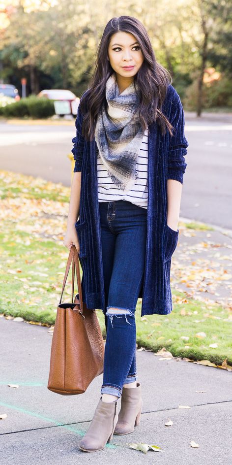 Navy blue long cardigans | HOWTOWEAR Fashion Navy Blue Cardigan Outfit, Navy Cardigan Outfit, Cozy Cardigan Outfit, Navy Blue Pants Outfit, Blue Cardigan Outfit, Blue Sweater Outfit, Winter Cardigan Outfit, Blue Pants Outfit, Cardigan Azul