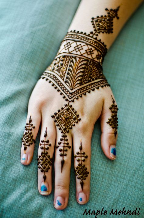 Moroccan Hand | by B.Bubble                                                                                                                                                                                 More Body Graphic, Finger Rose Tattoo, Traditional Mehndi Designs, Henne Tattoo, Moroccan Henna, Henna Tattoo Hand, Latest Mehndi, Small Hand Tattoos, Henna (mehndi) Design