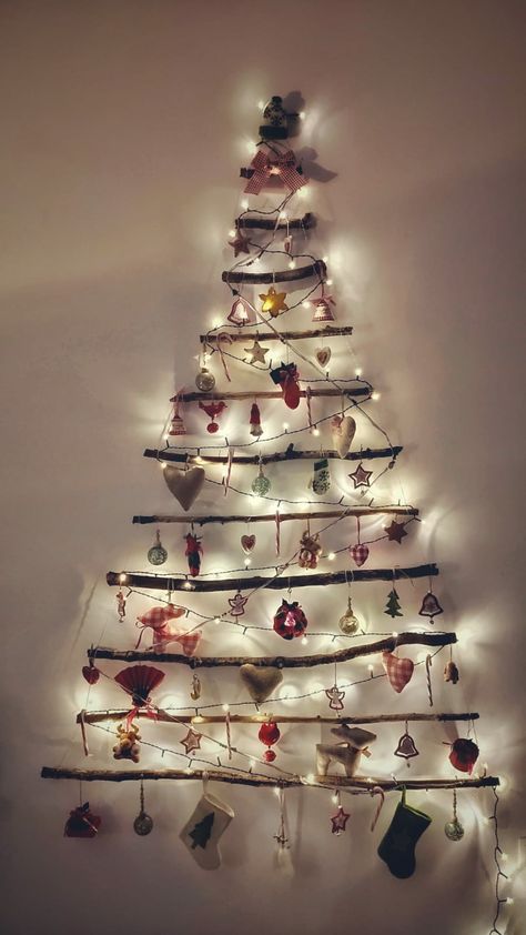 Handmade DIY 2D Christmas tree from sticks, rustic ornaments. Choinka rustykalna z patyków 2d Christmas Tree, Christmas Crafts Diy Gifts, Stick Christmas Tree, Diy Christmas Gifts Cheap, Country Christmas Decorations, Christmas Themes Decorations, Christmas Decorations Diy Outdoor, Festive Holiday Decor, Christmas Decorations Bedroom