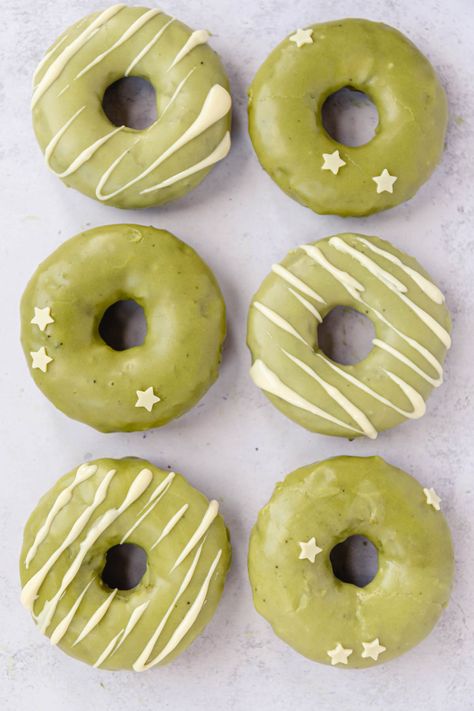 Donat Glaze, Matcha Muffins, Green Donut, Sweet Matcha, Vegan Doughnuts, Donut Art, Zen Tea, Matcha Benefits, Matcha Recipe