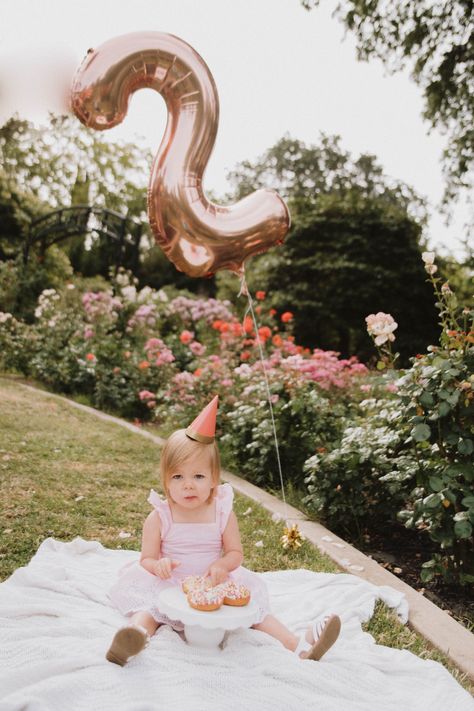 Second Birthday Photo Shoot Outside, Sibling Birthday Photoshoot, Second Birthday Girl Photoshooting, Diy 2nd Birthday Photo Shoot, Two Year Old Birthday Photo Shoot, Photoshoot 2nd Birthday, Second Birthday Photoshoot, 2nd Birthday Photo Shoot Ideas, Second Birthday Photo Shoot