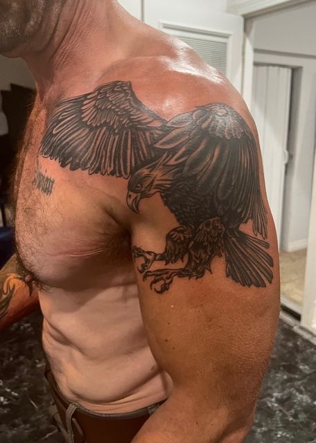 cover up tattoo, eagle tattoo, black and grey tattoo, shoulder tattoo,realism eagle tattoo, realism tattoo Rib Cover Up Tattoos For Men, Harley Eagle Tattoo, Shoulder To Back Tattoo Men, Eagle On Shoulder Tattoo, Realism Eagle Tattoo, Philippine Eagle Tattoo, Eagle Tattoo Shoulder, Outer Bicep Tattoo Men, Eagle Tattoo Men