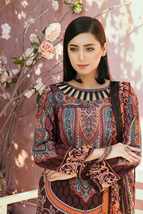 Suit Neck Designs, Pakistani Women, Dresses By Pattern, Simple Kurti Designs, Neck Designs For Suits, Lawn Suit, Gaun Fashion, Kurti Neck, Long Kurti Designs