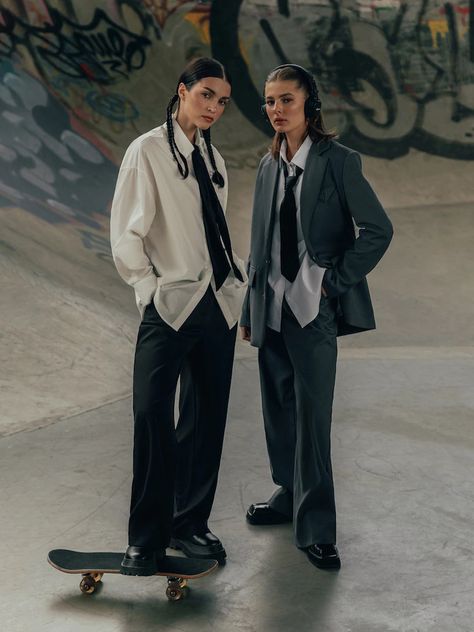 Women Suit Photoshoot Ideas, Masculine Woman Photoshoot, Menswear On Women, Oversized Suit Outfit, Female Masculine Outfits, Androgynous Wedding Outfit, Tomboy Photoshoot Ideas, Masc Female Outfits, Androgynous Photoshoot