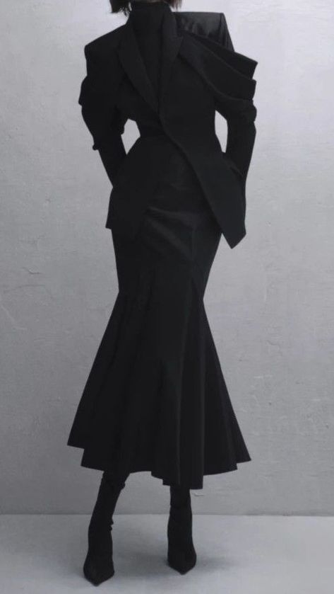 Black High Fashion Outfit, Modest High Fashion, High Fashion Dresses Couture, Futuristic Fashion Aesthetic, Brutalist Fashion, Vest Fashion Women, Mode Harajuku, Edgy Dress, High Fashion Couture