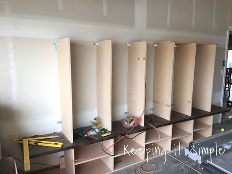 DIY Garage Mudroom Lockers With Lots of Storage #garageorganization Diy Garage Bench, Garage Lockers, Garage Bench, Diy Garage Mudroom, Casa Garage, Garage Mudroom, Garage Floor Paint, Mudroom Lockers, Room Storage Diy