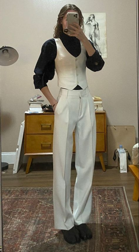 Formal Tomboy Outfits Classy, Tomboy Formal Outfits Prom, Masculine Bride Outfit, Formal Tomboy Outfits, Masc Formal Outfits, Tomboy Formal Outfits, Tomboys Outfit, Masculine Outfits For Women, Abi Ball