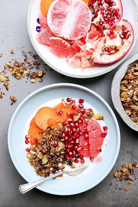 Yogurt Breakfast Bowl, Gingerbread Granola, Fruit And Yogurt, Yogurt Breakfast, Winter Fruit, Brunch Outfit, Breakfast Bowls, Fruit Smoothies, Winter Food