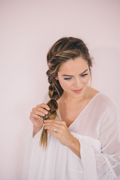 Side Braid Tutorial, Twisted Hair, Side Braid Hairstyles, Peinados Fáciles Para Cabello Corto, Braid Tutorial, Work Hairstyles, Easy Braids, Side Braid, Trending Hairstyles