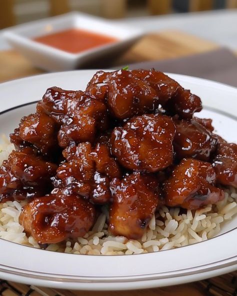 Poulet General Tao, General Tso's Chicken Recipe, General Tso's Chicken, Asian Meals, Tso Chicken, General Tso Chicken, Mapo Tofu, Chinese Cooking Recipes, General Tso