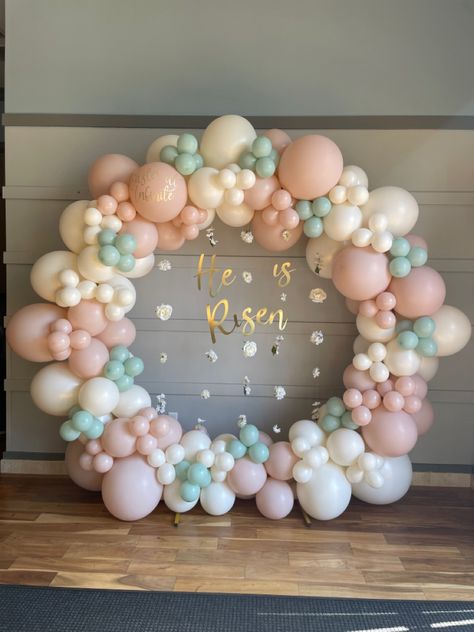 Easter balloon arch Round Balloon Arch With Flowers, Easter Balloon Decor Church, Easter Bunny Balloon Arch, Balloon Arch Inspiration, Easter Balloon Garland Ideas, Easter Balloon Arch Church, Easter Ballons Arch, Easter Arch Backdrop, Circle Balloon Arch Ideas