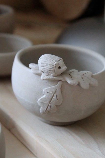 Coil Flower Pots, Pottery Decor Ideas, Pinch Pot Mugs Ideas, Sphere Ceramics Ideas, Pottery Bowls Ideas, Pinch Pot Bowl, Beginner Air Dry Clay Projects, Air Dry Clay Mug, Poterry Clay Ideas