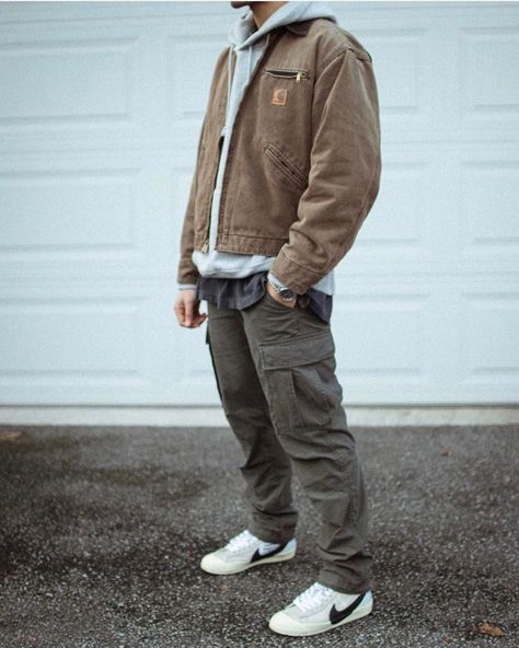 Vintage outfit | Carhartt Outfit | Workwear | cargo pants | outfit inspiration Outfits Quotes, Guys Fits, Stylish Men Casual, Street Fashion Men Streetwear, Fall Outfits Men, Street Style Outfits Men, Guys Clothing Styles, Mens Casual Dress Outfits, High Street Fashion