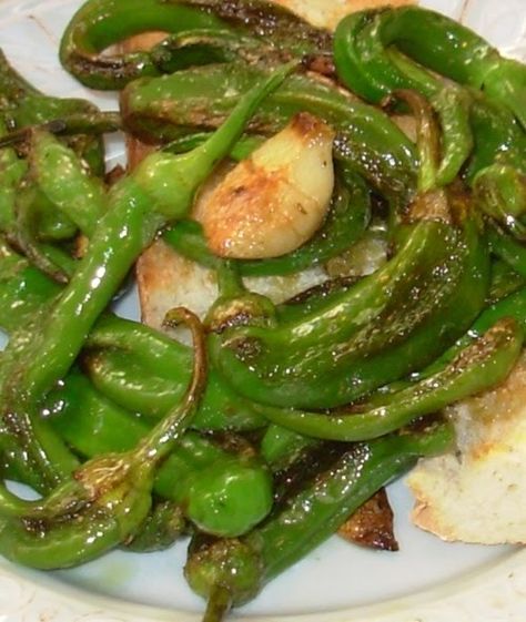 Peppers Italian Frying Peppers, Dry Peppers, Long Hot Peppers, Hot Pepper Recipes, Fried Peppers, Italian Meals, Pepper Recipes, Hot Pepper Seeds, Dried Peppers