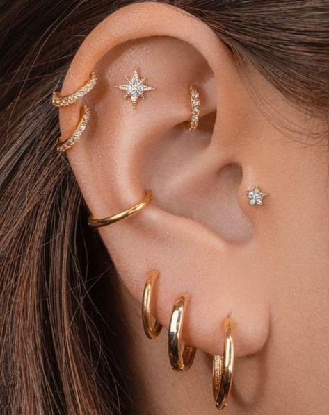 Piercings Women, Ušný Piercing, Ear Designs, Minimalist Ear Piercings, Piercing Inspo, Star Earring, Cool Ear Piercings, Pretty Ear Piercings, Cute Ear Piercings