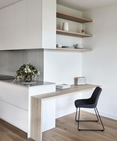 A clever little kitchen study nook in our Murrumbeena Residence. Tucked into the side of the kitchen it’s discreet yet offers full… Kitchen Desk Areas, Kitchen Desks, Small Apartment Design, Study Nook, Australian Architecture, Little Kitchen, Tiny Apartment, Kitchen Office, Home Office Design