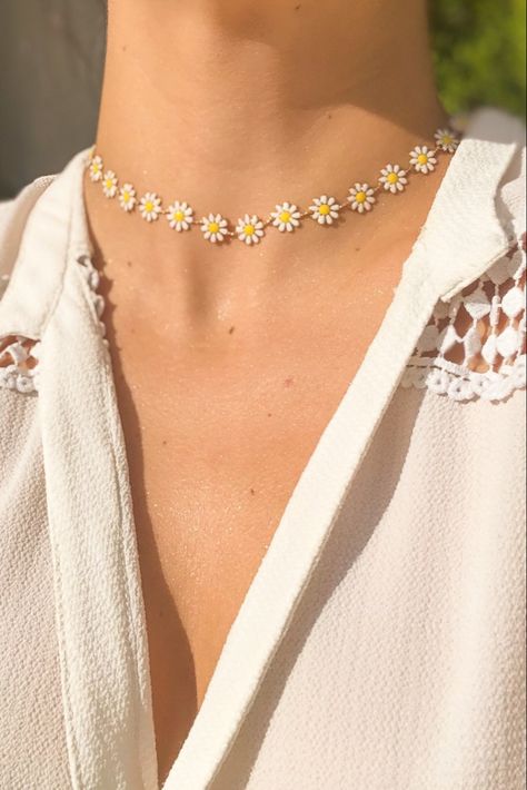 Collar Aesthetic, Style Moodboard, Necklace Collar, Jewelry Aesthetic, Daisy Necklace, Aesthetic Cute, Daisy Flower, Flower Necklace, Cute Jewelry