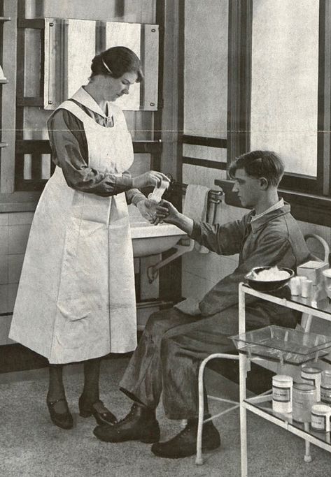 1931 Dutch Nurse 1930s Costumes, Nurse Photos, Vintage Fashion 1930s, Hello Nurse, Victorian Couple, Nurse Aesthetic, Male Nurse, Mystery Party, Nine Lives