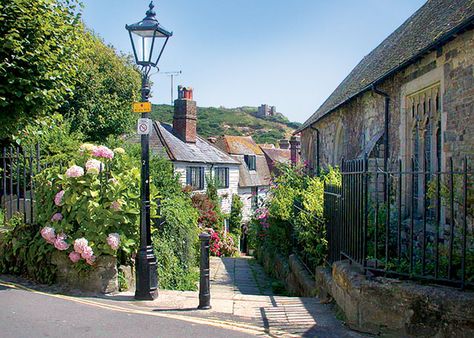 move to hastings old town : ) Seaside Town Aesthetic, Old English Town, Minecraft Landscaping, Albuquerque Old Town, British Summertime, Old Town Edinburgh, Hastings Old Town, Hastings East Sussex, Seaside City