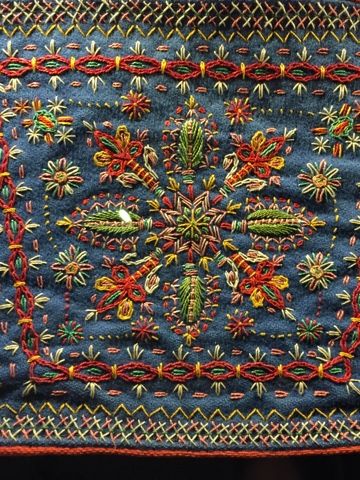 Folk Embroidery Bohemian, Eastern European Embroidery, Traditional Embroidery Designs, Cultural Embroidery, Polish Folk Embroidery, Slavic Embroidery, Polish Embroidery, Embroidery Designs Free Download, Embroidery Traditional