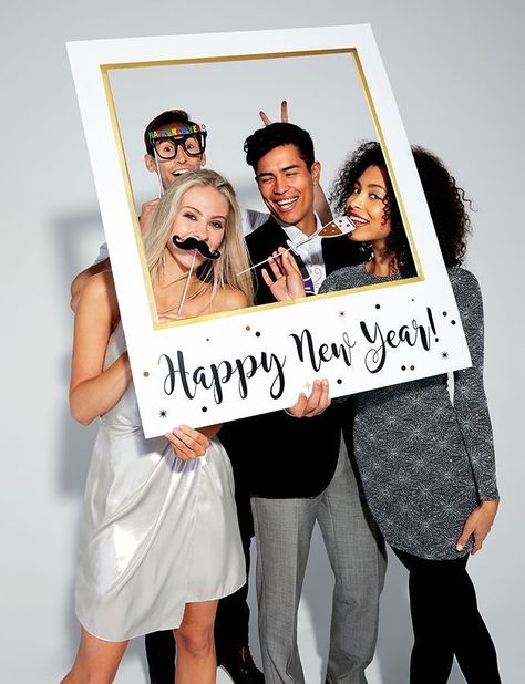 This New Year's Eve photo booth frame would be perfect for your New Year's Eve party! Pick it up at partydelights.co.uk or browse more NYE party ideas on our blog. New Year's Eve Party Themes, Deco Nouvel An, Silvester Diy, New Years Eve Party Ideas Decorations, Photos Booth, New Year Photos, Diy Photo Booth, Nye Party, Photo Booth Frame