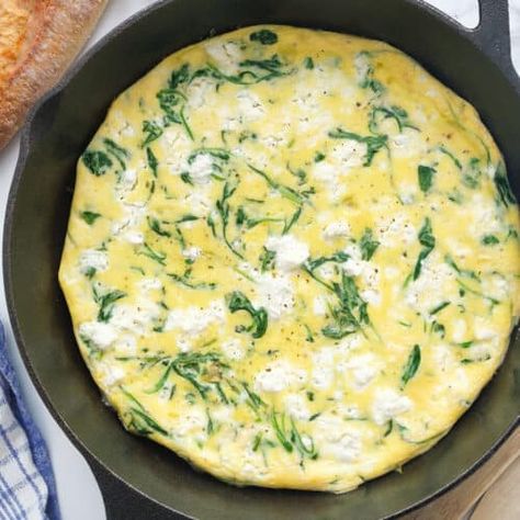 Recipes With Arugula, Arugula Frittata, Recipe Arugula, Cooked Arugula, Arugula Chicken, Chicken Arugula, Vegan Carrot Soup, Refreshing Salads, Arugula Recipes