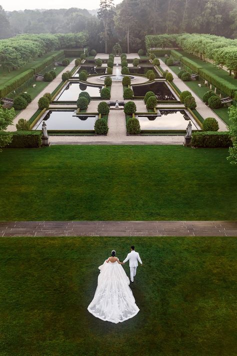 Couple Inspiration, Oheka Castle, Inside Weddings, Wedding Money, Lake Como Wedding, Beautiful Wedding Venues, Castle Wedding, Wedding Goals, Wedding Mood