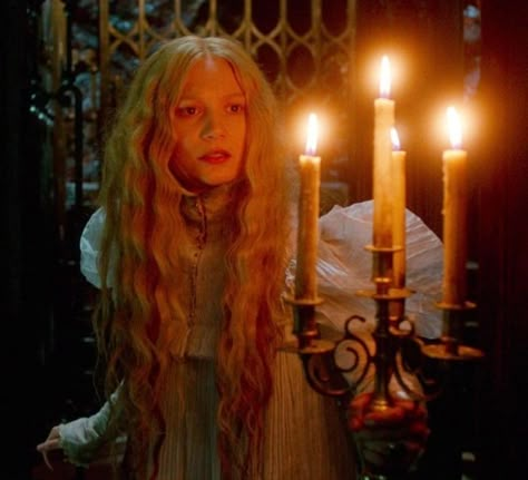 Mia Wasikowska, Crimson Peak, Human Poses Reference, Film Stills, Movie Scenes, Spooky Season, Dark Fantasy, Drawing Inspiration, Art References