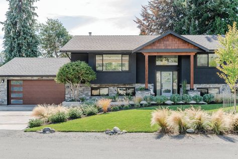 A Contemporary Reno transforms a 1970s Oak Bay time capsule into a home for the ages. Split Entry Front Yard Landscaping, Split Foyer House Plans, Raised Ranch Front Porch, Mid Century Paint Colors, Window Above Door, Split Level House Exterior, Split Level Exterior, Dr Ideas, Split Level Remodel