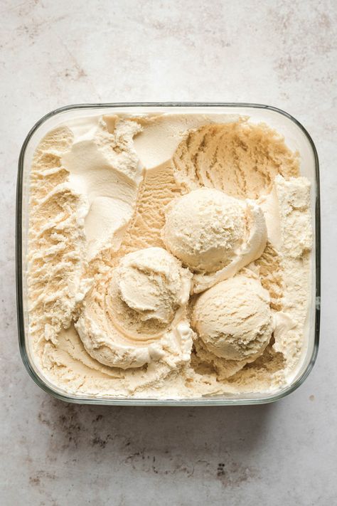 Vanilla Custard Ice Cream Recipe, Vanilla Bean Ice Cream Homemade, Vanilla Ice Cream Homemade, Vanilla Bean Gelato Recipe, Homemade Vanilla Bean Ice Cream, Old Fashioned Vanilla Ice Cream, Homemade Vanilla Icecream, Custard Ice Cream Recipe, Ice Cream Vanilla