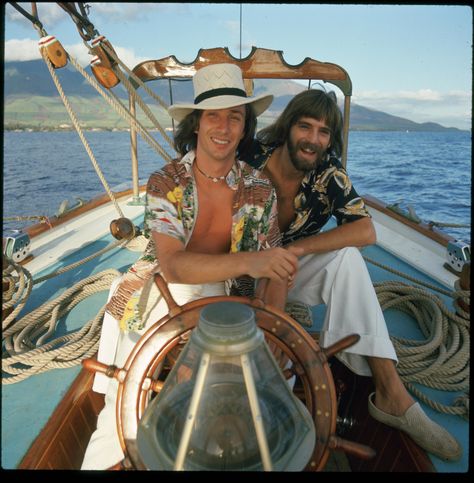 Loggins and Messina.  Great rock duo - excellent musicians. Rock Party Outfit, Hall And Oates, Michael Mcdonald, Yacht Rock, Best Yachts, Easy Listening Music, Fall Fashion Skirts, Kenny Loggins, Full Sail