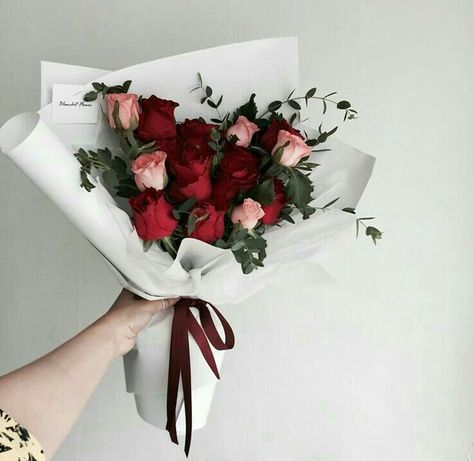 Red Flower Bouquet, Bouquet Aesthetic, Red Bouquet, Best Flowers, Boquette Flowers, Red Rose Bouquet, Roses Bouquet, Flowers Bouquet Gift, Bouquet Arrangements