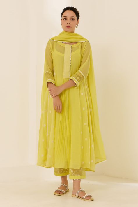 Shop for these amazing collections of Yellow Malai Chanderi Embroidered Floral Kurta And Inner Round Rosemary Set For Women by Label Mansi Nagdev online at Aza Fashions. Ivory Anarkali, Anarkali Patterns, Fashion Course, Chanderi Anarkali, Traditional Suit, Traditional Attires, Satin Fashion, Simple Kurta Designs, Fashion Courses