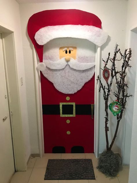 Crismas Door Decoration, Santa Door Decoration Ideas, Santa Claus Door Decorations, Santa Door Decoration, Christmas Crib Ideas, Door Decorations Classroom Christmas, Classroom Christmas Decorations, Diy Christmas Door, Christmas Door Decorating Contest