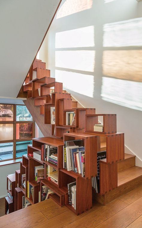 Stair Rail Bookcase, Book Shelf Staircase, Stair Cupboard Ideas, Library Under Stairs, Wall Protector Ideas, Small Landing Ideas Upstairs, Bookcase Staircase, Staircase Bookshelves, Bookshelf Staircase