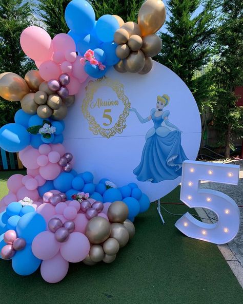 Princess decor idea Princess Decor, Princess Decorations, Cinderella Party, Decor Idea, Photo Photography, Event Decor, Event Planning, Cinderella, Party Decorations