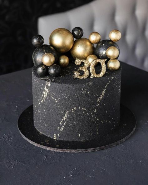 30th Birthday Cake For Women, Cake For Boyfriend, Small Birthday Cakes, Buttercream Cake Designs, Candy Birthday Cakes, Chocolate Cake Designs, Black Cake, Birthday Cake For Him, Elegant Birthday Cakes