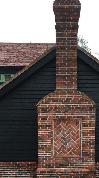 Beautiful exterior of a lovely brick chimney on this traditional style self-build home. Scandia-Hus (@scandiahus) | Twitter Chimney On Front Of House, Chimney Brick Ideas, Chimney Exterior Ideas, Brick Chimney Exterior, Exterior Chimney Ideas, Exterior Chimney, Scandia Hus, Chimney Ideas, Chimney Fireplace