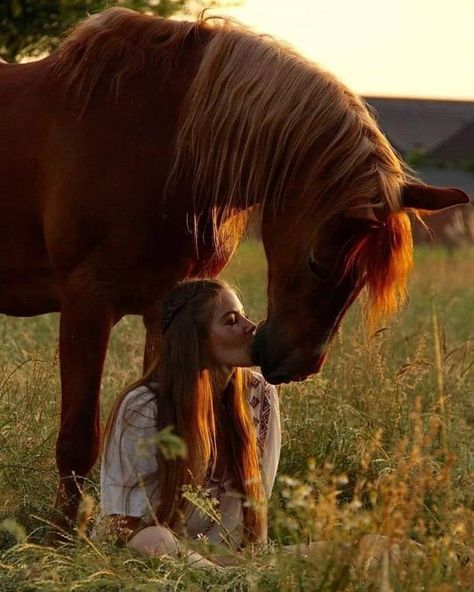 Aw! Senior Horse Photography, Equestrian Photoshoot, Horse Photoshoot Ideas, Equine Photography Poses, Western Photo Shoots, Horse Senior Pictures, Cute Senior Pictures, Horse Photography Poses, Foto Cowgirl