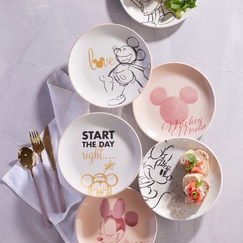 Disney Pottery Painting, Disney Pottery, Clay Cafe, Disney House, Disney Diy Crafts, Cerámica Ideas, Mickey Y Minnie, Walt Disney Animation Studios, Disney Decor