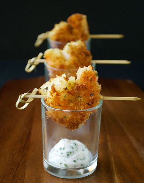 mini glass appetizers Panko Crusted Shrimp, Shot Glass Appetizers, Crusted Shrimp, First Finger Foods, Savoury Finger Food, Resep Seafood, Wedding Appetizers, Fingerfood Party, Snacks Für Party