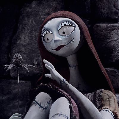 Tim Burton Profile Picture, Sally The Nightmare Before Christmas Pfp, Sally Icon Nightmare Before Christmas, Spooky Pfp Aesthetic, Sally Nightmare Before Christmas Pfp, Halloween Icons Aesthetic, Sally Aesthetic, Christmas Wallpaper Iphone Vintage, Tim Burton Pfp