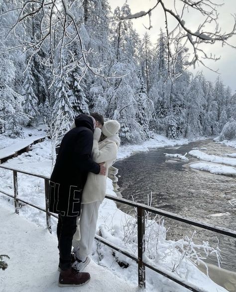 Winter Couple Pictures, Christmas Couple Photos, Snow Couple, Snow Photoshoot, Snow Pictures, Snow Trip, Snow Girl, Winter Photo, Winter Photos