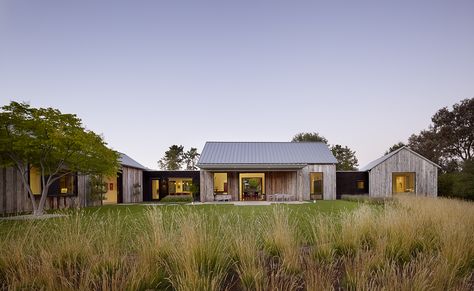 Portola Valley | Walker Warner Architects | Archinect Rustic Exterior, Modern Barn House, Modern Farmhouse Exterior, Shed Homes, Contemporary Farmhouse, Modern Barn, Design Exterior, Farmhouse Exterior, Barn Style