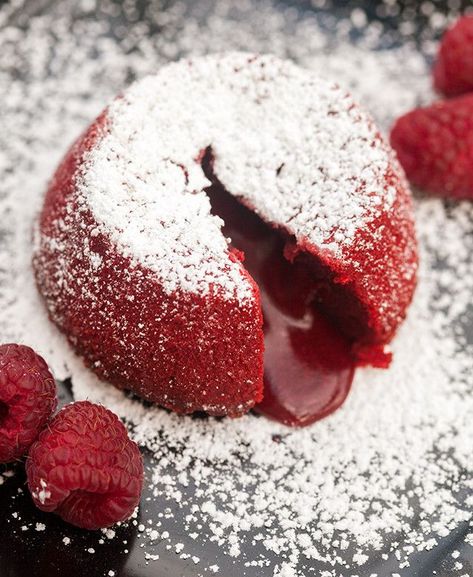 Red Velvet Molten Lava CakesDelish Dessert Saint Valentin, Molten Lava Cakes Recipe, Red Velvet Desserts, White Chocolate Raspberry Cheesecake, Red Velvet Recipes, Chocolate Raspberry Cheesecake, Lava Cake Recipes, Molten Lava Cakes, Molten Lava