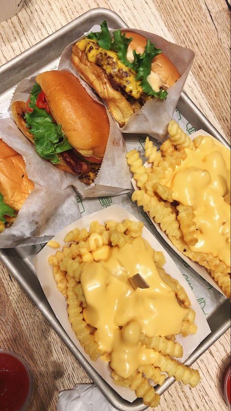 Shake Shack Aesthetic, Shake Aesthetic, Shake Shack, Läcker Mat, Think Food, Food Drinks Dessert, Food Goals, Food Is Fuel, Food Obsession